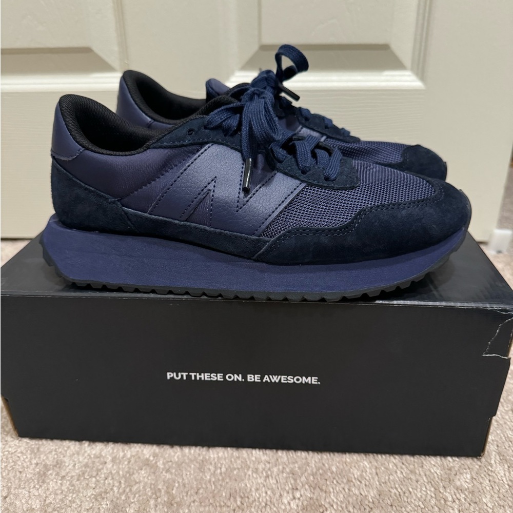 Unisex Navy FIGS/New Balance sneakers in size Men’s 6.5/Women’s 8